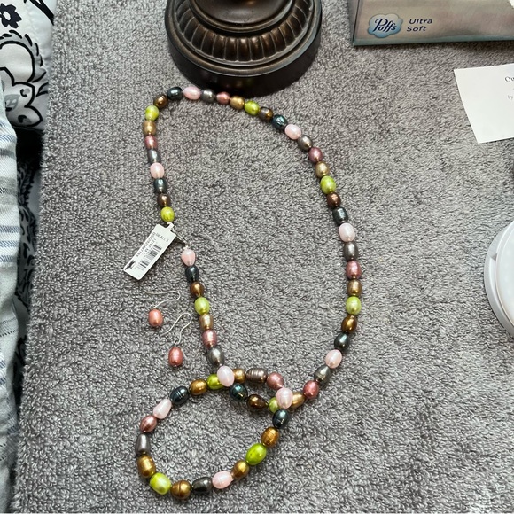 Freshwater Pearl Necklace,Stretch Bracelet And Earrings Set. - Picture 3 of 5